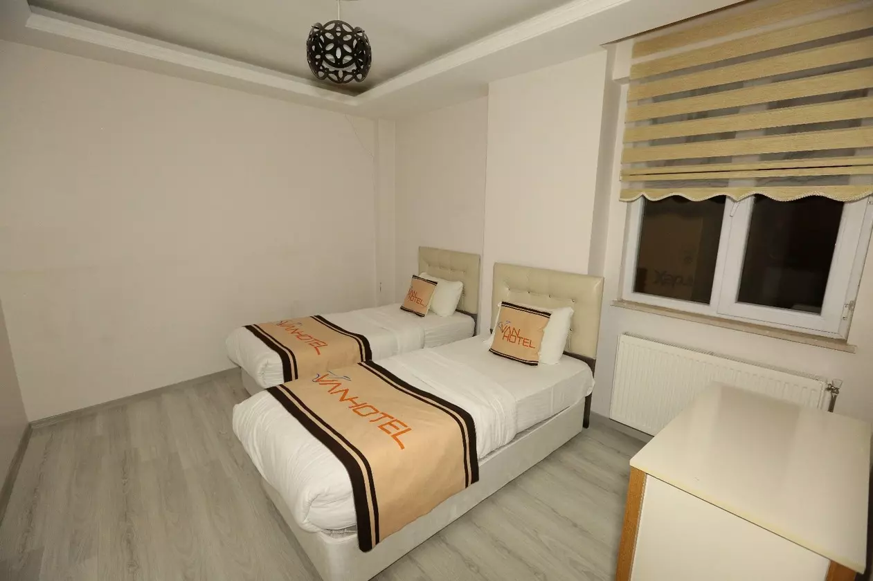 13684vansuite_shabavizparvaz (4).jpg